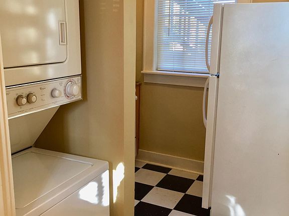 4th image of 607 E 6th St APT D