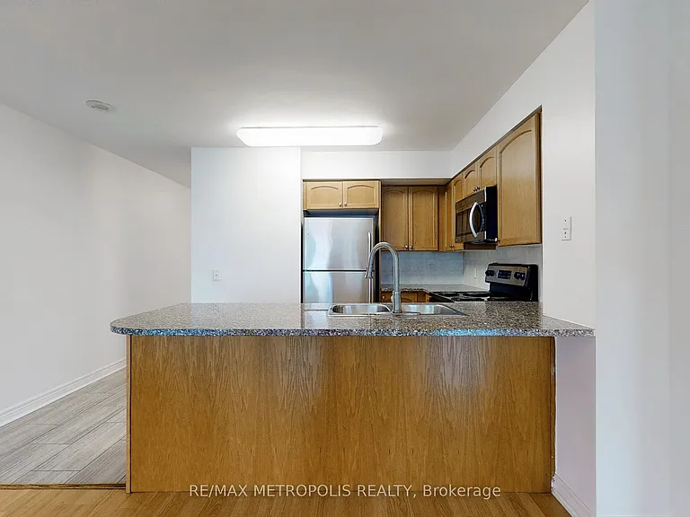 30 Grand Trunk Cres #502 — Photo 9