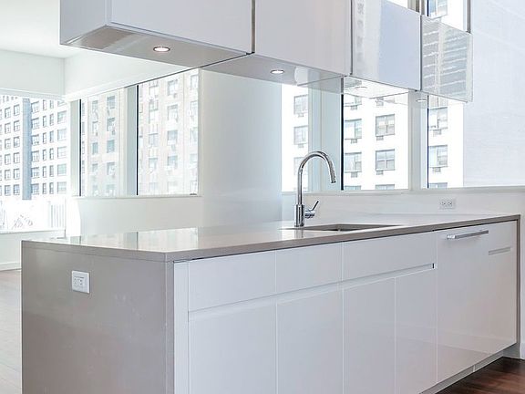 5th image of 1065 2nd Ave APT 9G