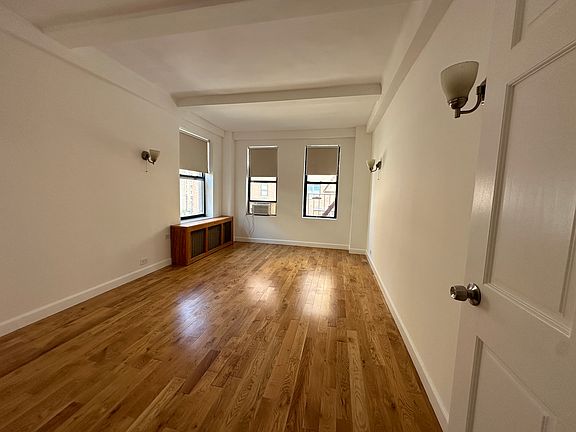 3rd image of 201 E 35th St APT 9K