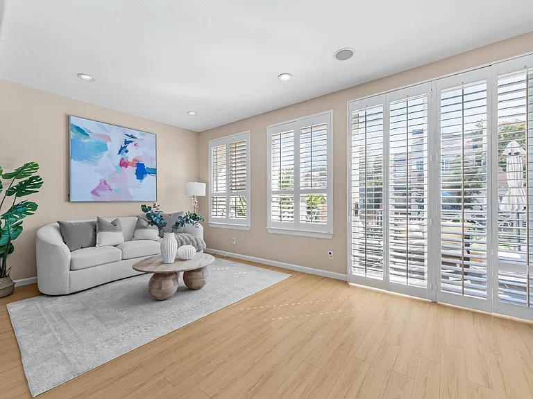 856 Lakeshore Dr — Photo 1