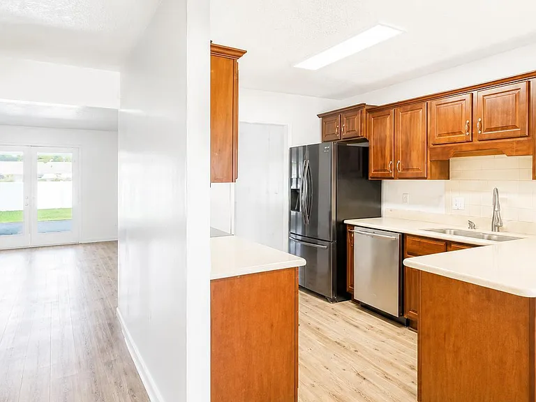 4727 Southern Pacific Dr — Photo 4