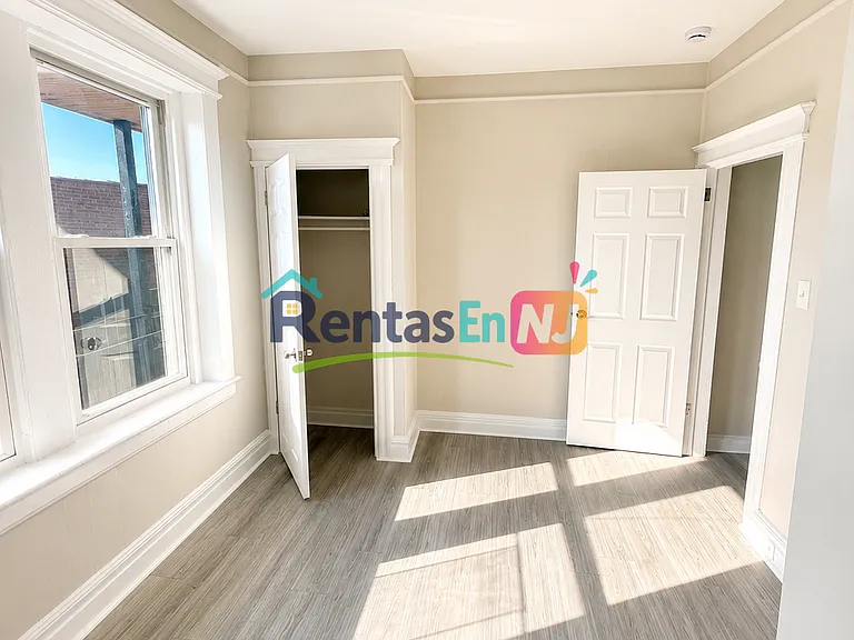 88 Pulaski St #14B — Photo 4