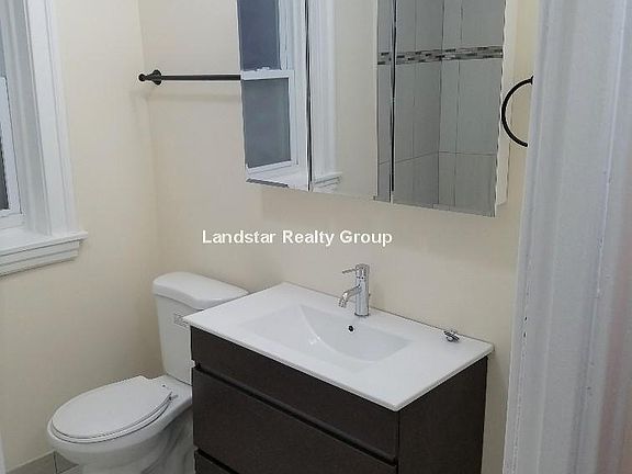 4th image of 6042 N Washtenaw Ave APT 3