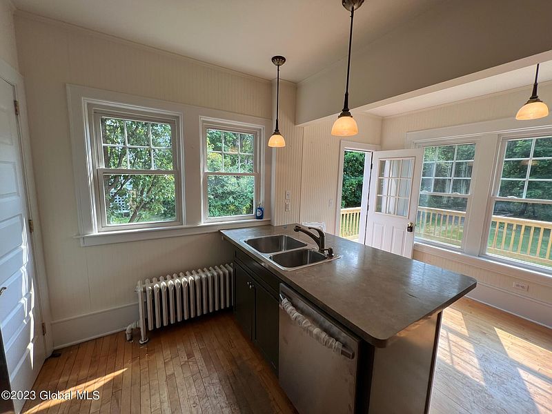 3rd image of 127 Lake george Avenue