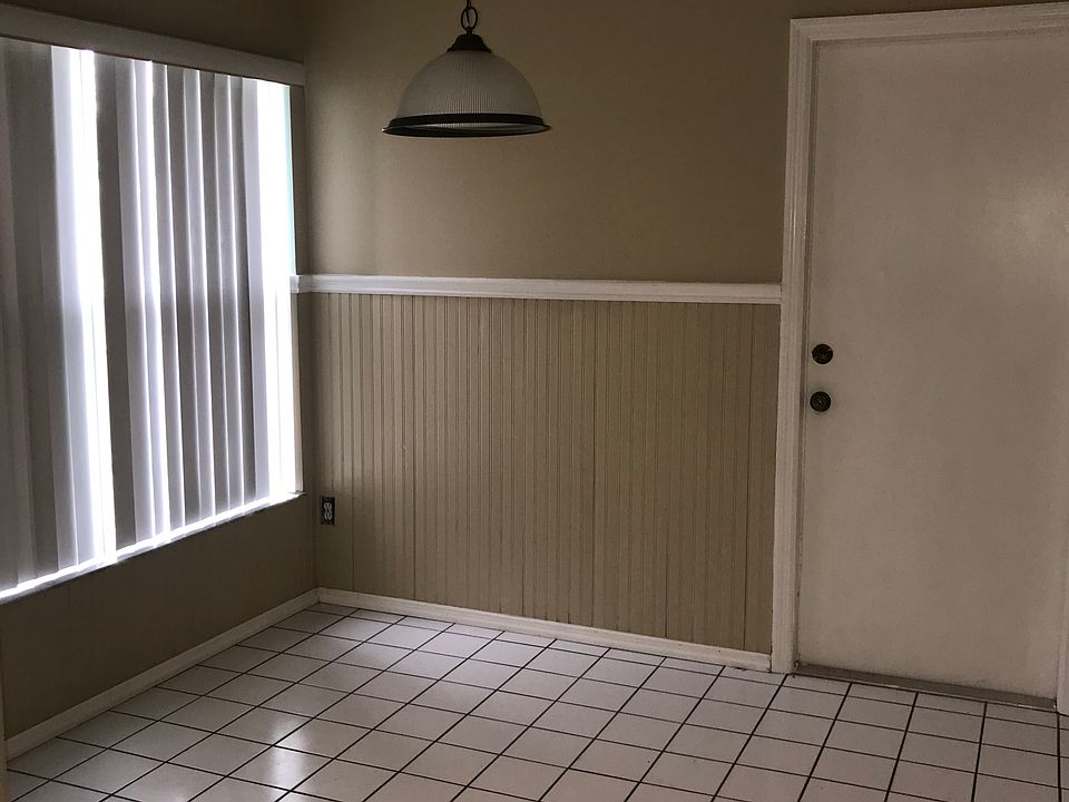 2nd image of 13617 Emeraldview Dr