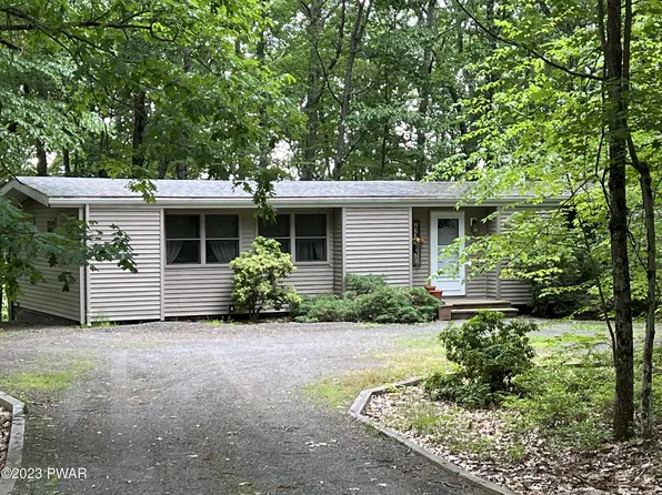 802 Canoebrook Ct, Hawley, PA 18428