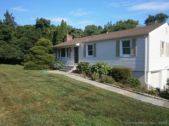 18 Hales Rd — Photo 1