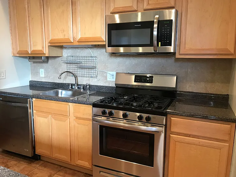 1532 Pine St — Photo 4