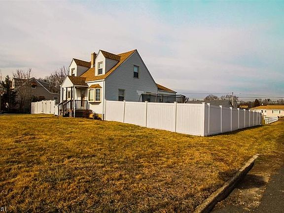 2nd image of 908 E Frech Ave