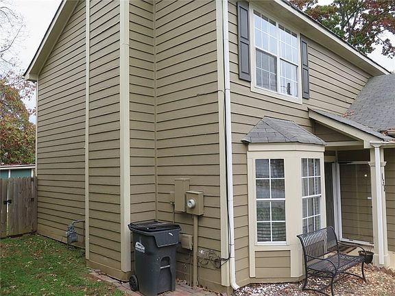 2nd image of 138 Summer Crest Pl SW