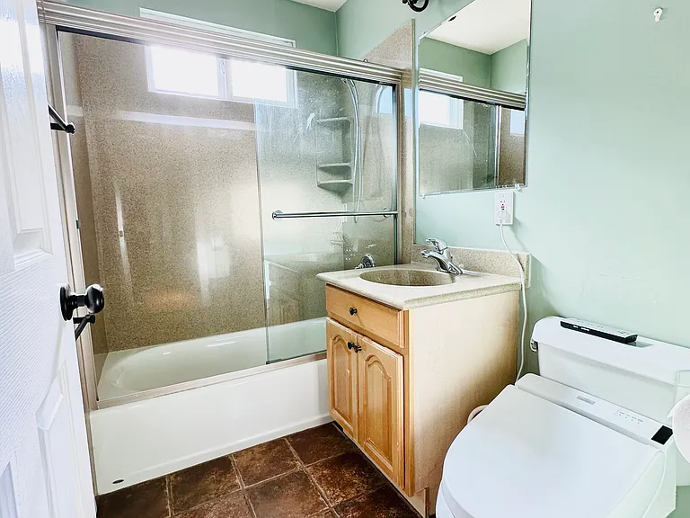 Rishell Dr — Photo 4