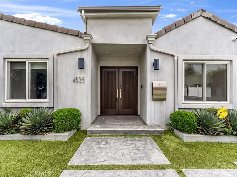 4925 Nagle Ave — Photo 3