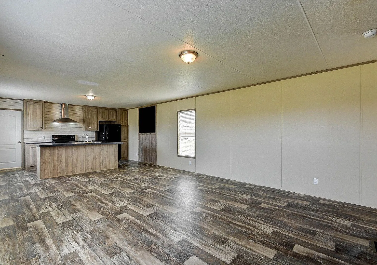2245 Ben Blvd — Photo 4