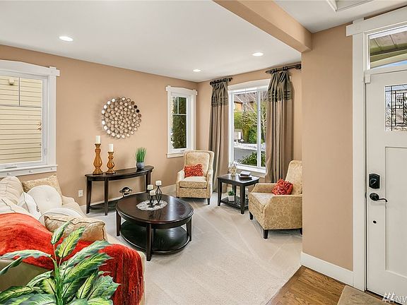 Formal living room at the entry. 