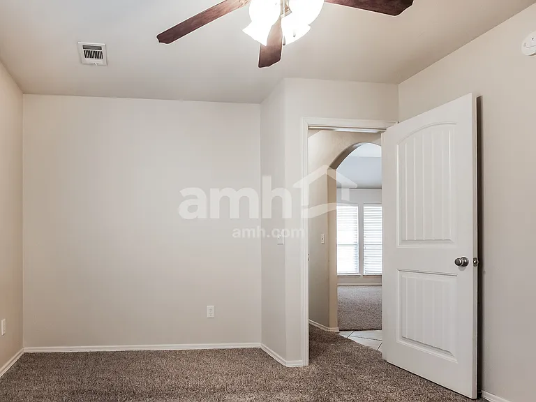 2401 S 10th St E — Photo 13