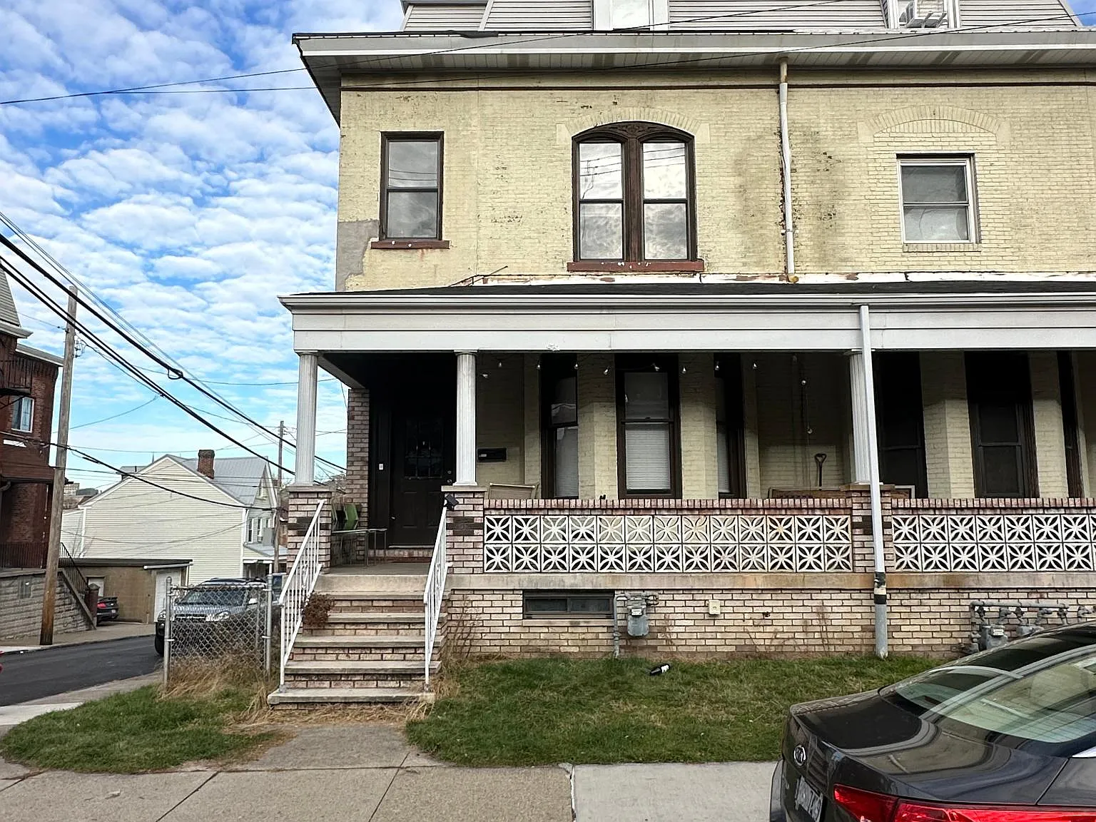 347 Oakland Ave — Photo 1