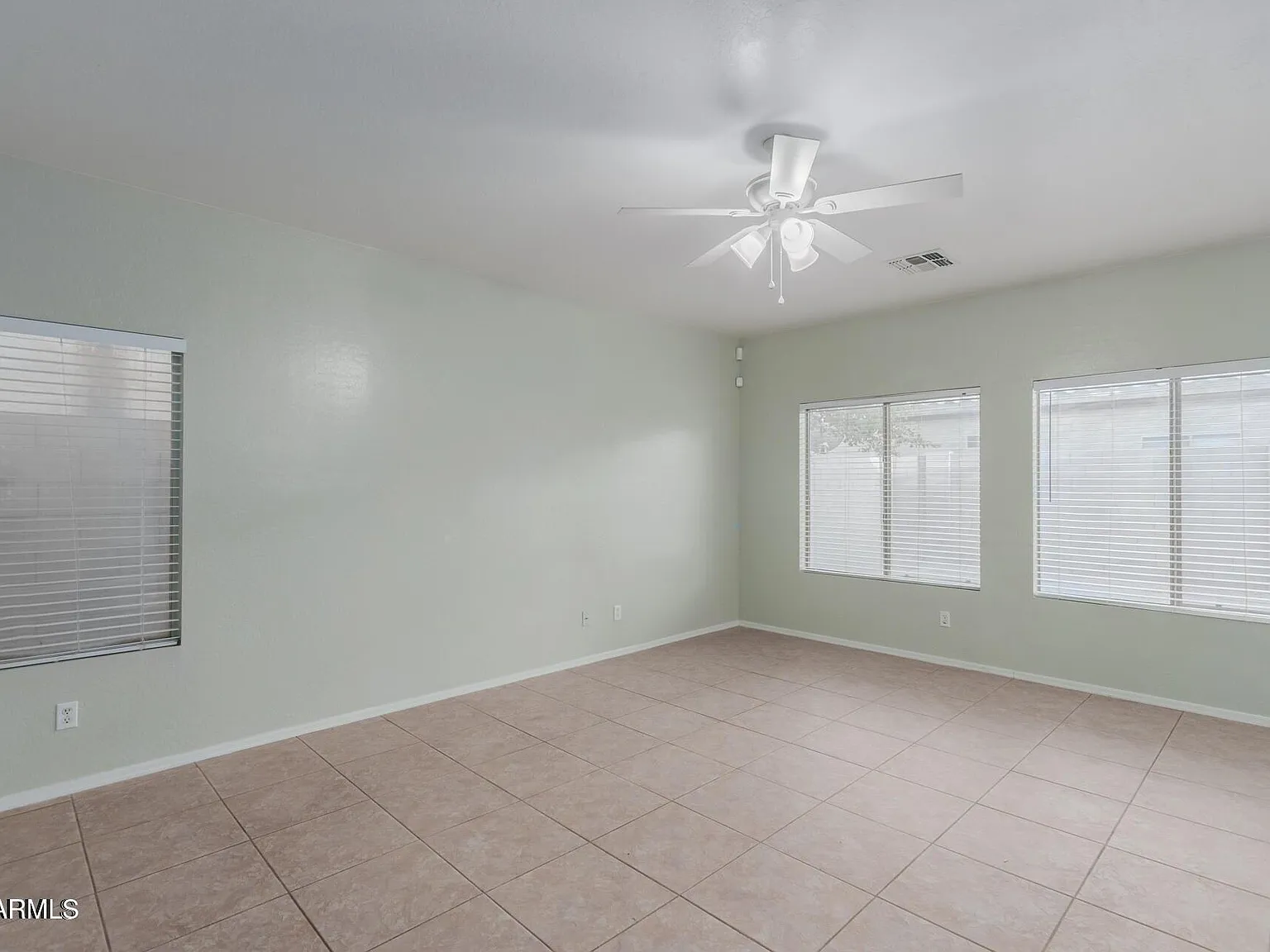 4 bed, 2.5 bath, 1924 sqft, $2,250 — Photo 3
