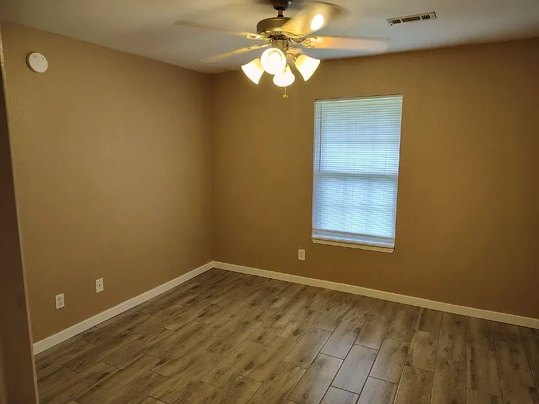 1700 Joshua Pl #B — Photo 12