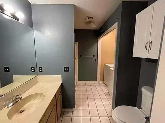 5th image of 2416 W Magnolia St #2