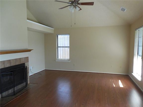 4th image of 1503 Clover Dr