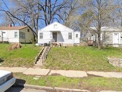 1610 Elmwood Ave, Kansas City, MO, 64127