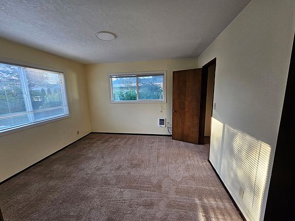 3rd image of 1430 SE 2nd Pl APT 5