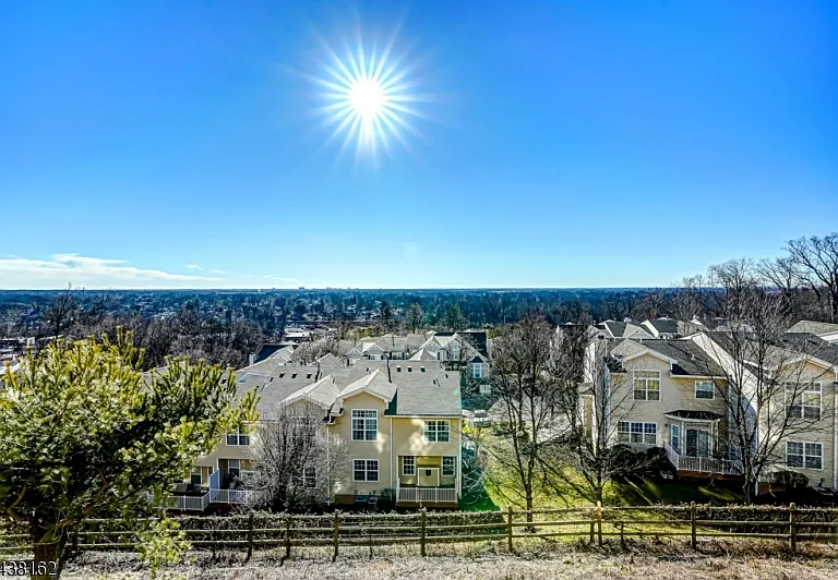 1039 Shadowlawn Dr — Photo 29