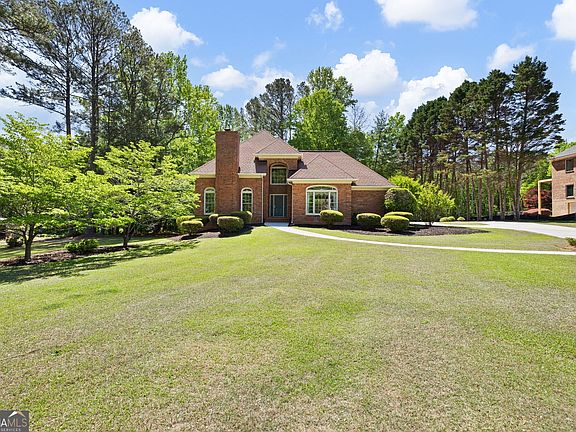 2nd image of 280 Camelot Dr