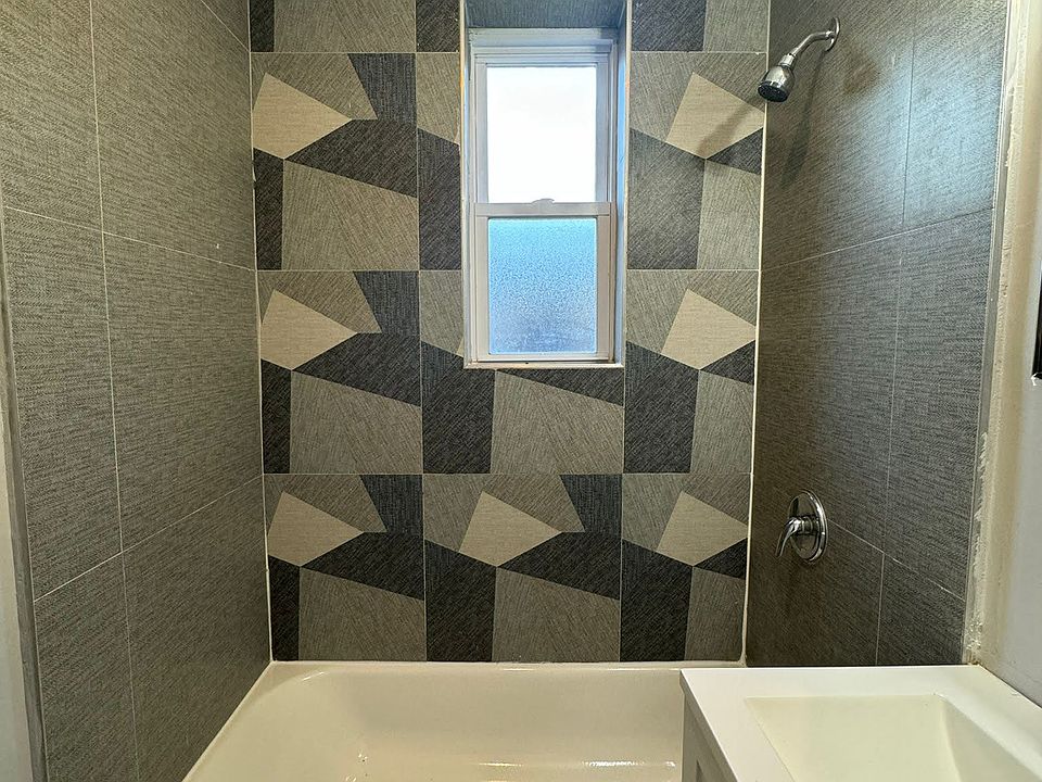 2nd image of 122 Wade St #1L