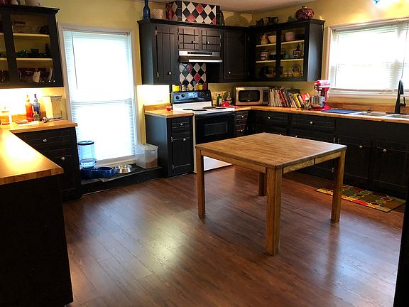 2nd image of 107 Honeysuckle Ln