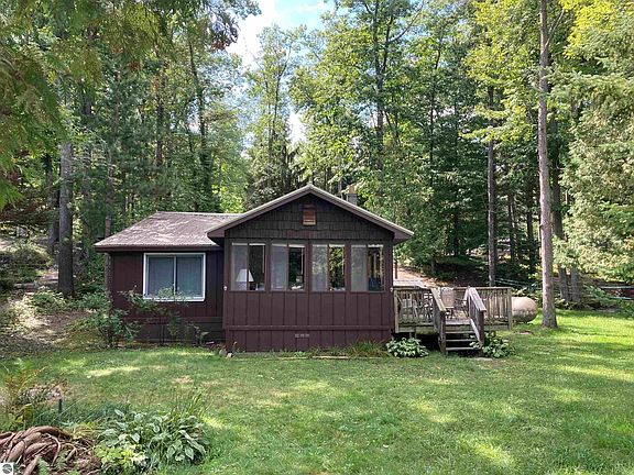 3rd image of 460 Ogemaw Rd