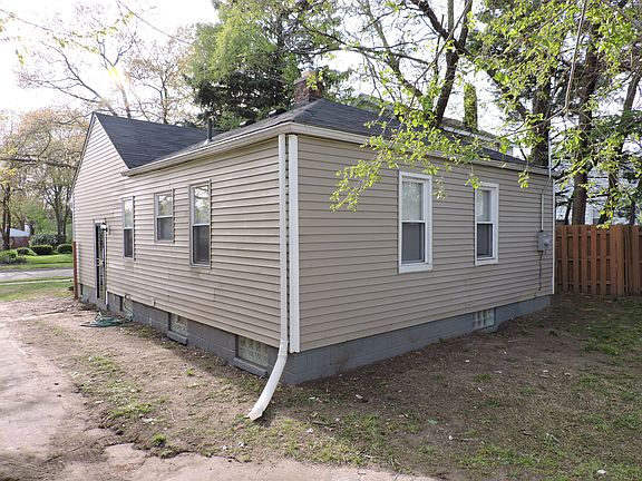 3rd image of 3131 Williams St