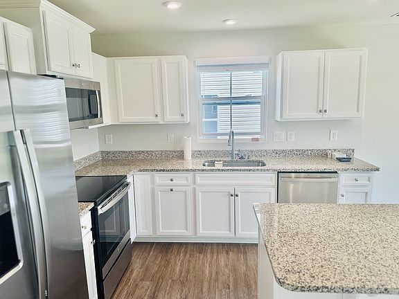 3rd image of 997 Wilkinson Ln