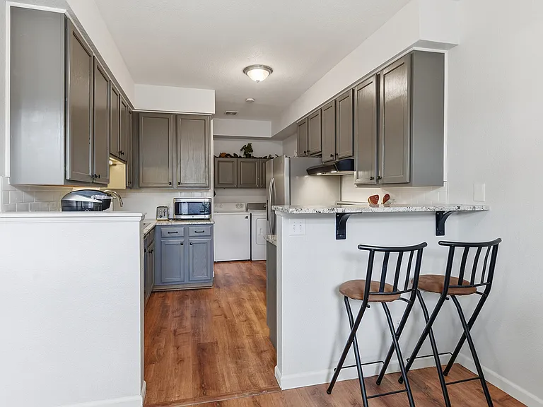 1706 Lake Shore Pl — Photo 4