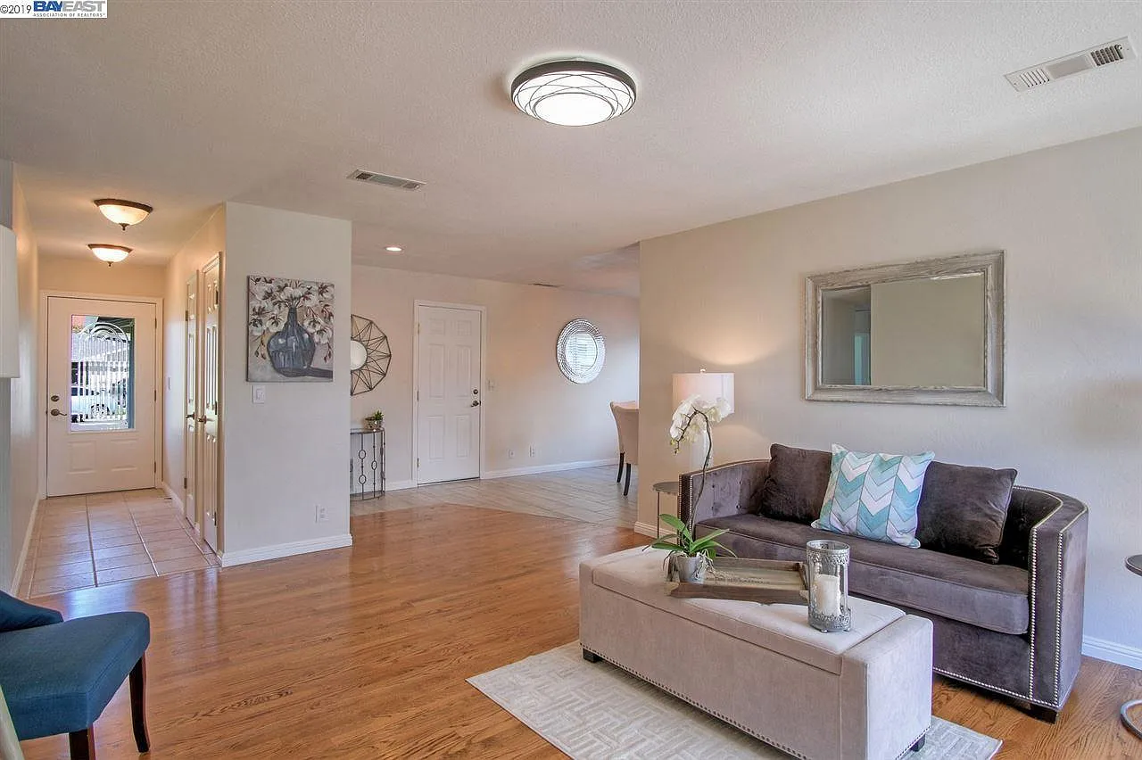3 bed, 1257 sqft, $3,700 — Photo 4