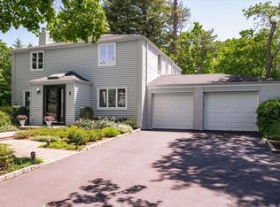 2 Milburn Ln, Roslyn Heights, NY 11577