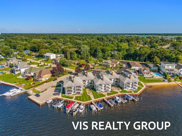 400 Lakeview Ct APT 8B, Spring Lake, MI 49456