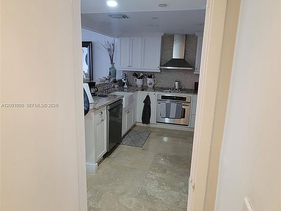 5th image of 2625 Collins Ave APT 1601