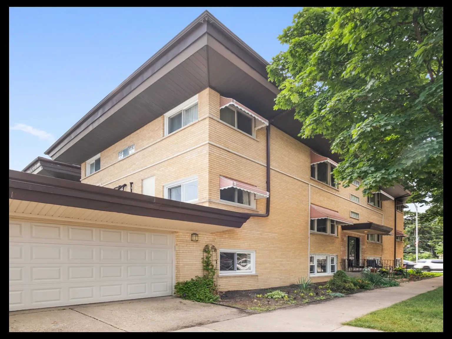 2 bed, 850 sqft, $1,750 — Photo 2