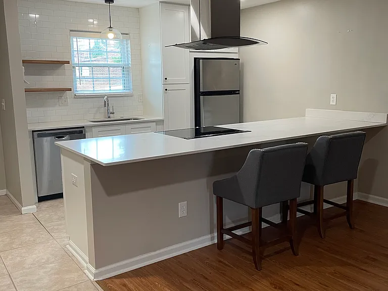 802 Elizabeth Dr — Photo 1