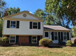 12618 Pinecrest Rd, Herndon, VA 20171