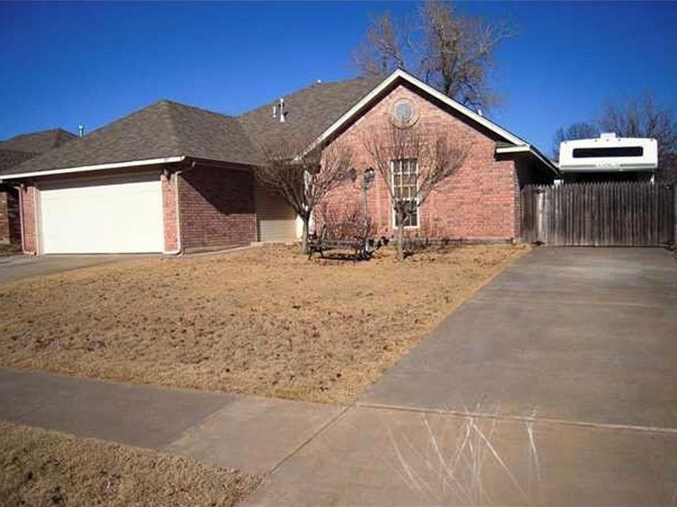 1st image of 615 W Dowden Dr