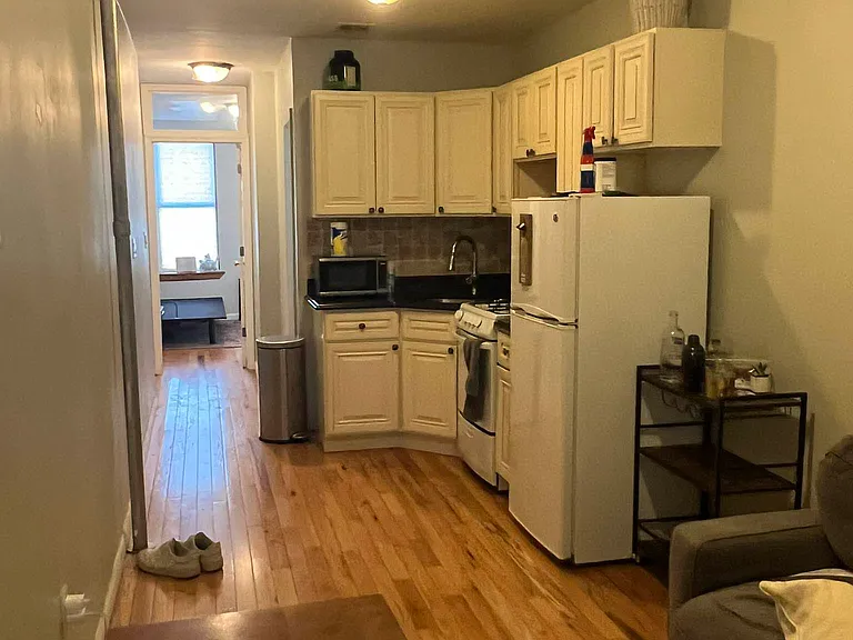 265 E 10th St #3 — Photo 5