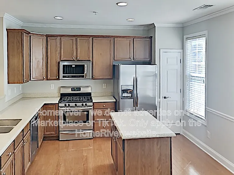 305 Williamson St SE — Photo 4