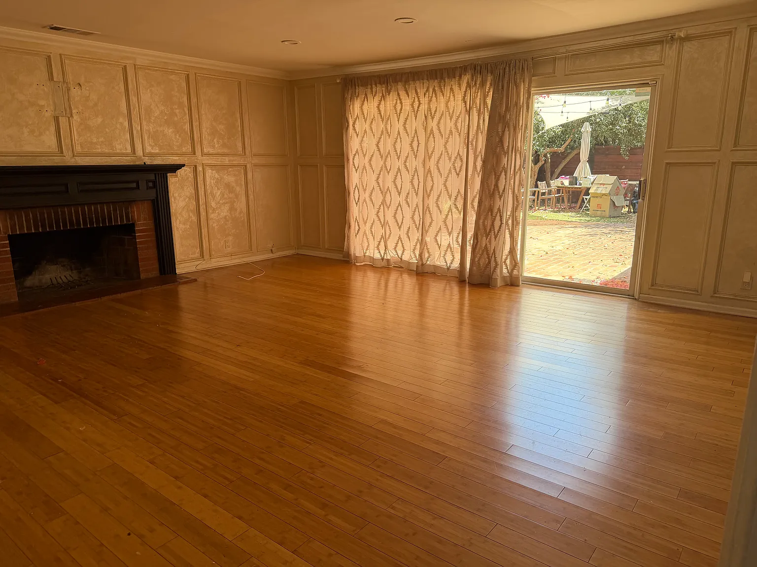 2 bed, 1101 sqft, $3,995 — Photo 2
