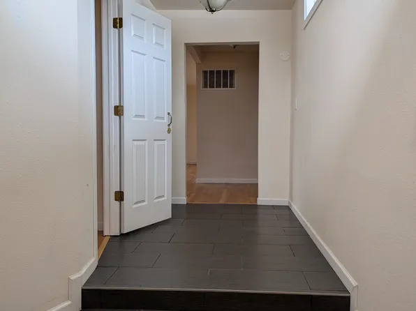 15612 SE 10th St, Bellevue, WA 98008