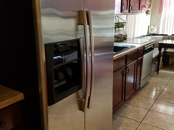 4th image of 4598 Iris St