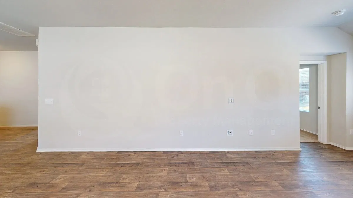 4 bed, 2.0 bath, 2047 sqft, $3,000 — Photo 4