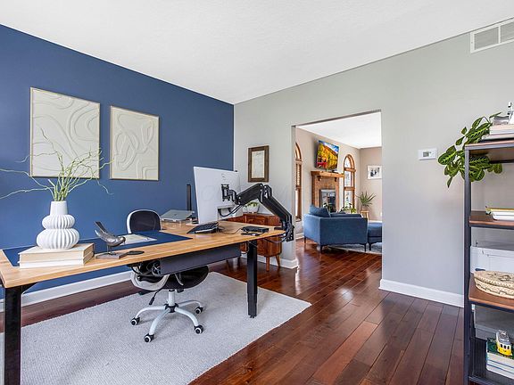 4th image of 8327 Blackmore Ct